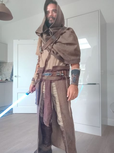 Jedi Inspired Outfit Men, Star Wars Oc Outfits Male, Jedi Cosplay Men, Male Jedi Outfit, Monk Outfit Design, Star Wars Cosplay Male, Cosplay Medic, Star Wars Fashion Men, Star Wars Poncho