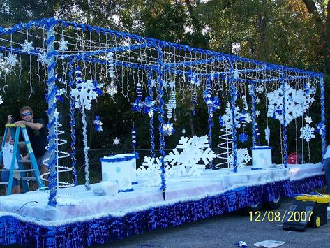 Frozen Parade Float, Winter Parade Float, Holiday Parade Floats, Parade Float Diy, Christmas Parade Float Ideas, Christmas Floats, Christmas Parade Ideas, Christmas Trailer, Snow Place Like Home