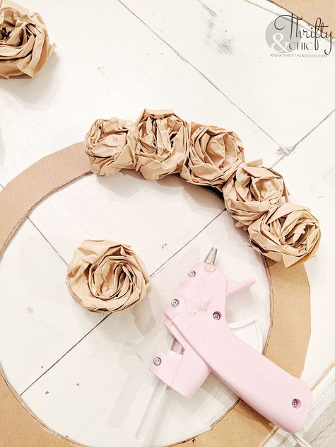 Paper bag rose wreath tutorial, how to make paper roses, paper flower tutorials, paper wreath tutorial, 5 minute crafts, paper spring wreath, paper flowers, how to make paper flowers, paper wreath how to Paper Rose Wreath Diy, Cardboard Wreath Form, Paper Wreath Tutorial, Make Paper Roses, Paper Wreath Diy, Wreath Paper, Paper Wreaths, Shabby Chic Diy Crafts, Paper Spring