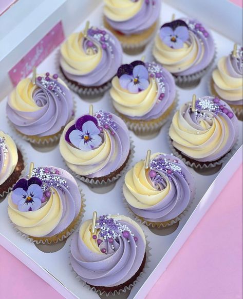 Cupcakes Decoration Purple, Aesthetic Cupcakes Pastel, Mauve Cupcakes, Purple Icing Cupcakes, Pastel Bakery, Aesthetic Cupcakes, Chocolate Cupcakes Purple Frosting, Purple Aesthetic Cupcake, Kids Party Desserts