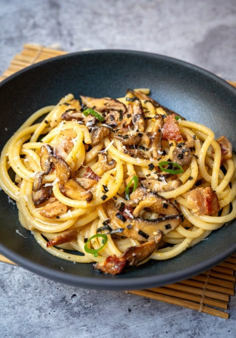 30-Minute Miso Bacon Mushroom Carbonara - Chasing Cravings Miso Carbonara, Tomato Sauce From Scratch, Authentic Carbonara, Creamy Carbonara Sauce, Make Tomato Sauce, Mushroom Carbonara, Creamy Carbonara, Bacon Carbonara, Meal Train