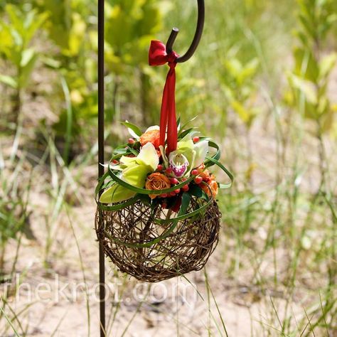 Wedding Church Flowers, Grapevine Balls, Aisle Florals, Church Aisle, Hook Ideas, Pomander Balls, Diy Wedding Arch, Kissing Balls, Wedding Isles