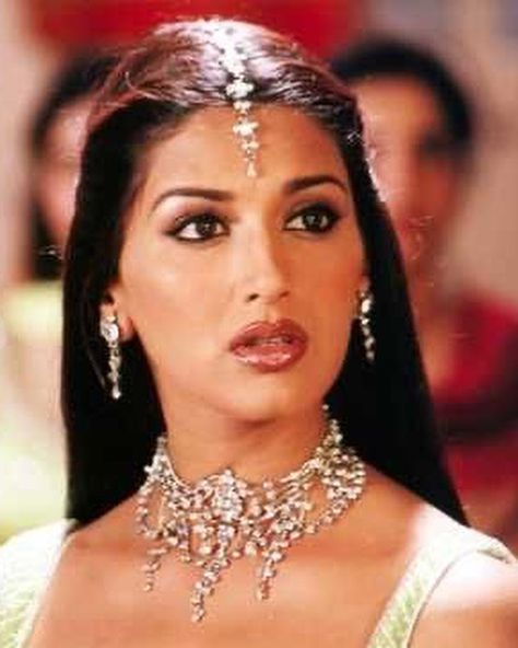 90s Bollywood Fashion, Sonali Bendre, Bollywood Makeup, Spider Web Pattern, 90s Actresses, Web Pattern, Taking A Picture, Retro Bollywood, 90s Bollywood