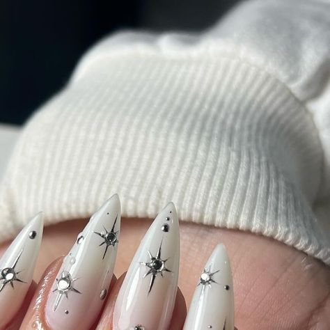 Gift Nails, New Years Nail Designs, New Years Eve Nails, Silver Glitter Nails, Nail Prices, Moon Nails, Light Nails, Nail Jewels, Galaxy Nails