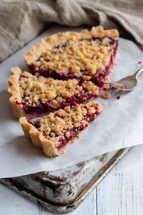 I am super excited about this Spectacular Vegan Raspberry Crumble Tart recipe. The tartness of the raspberries, the slight sweetness of the maple syrup, and the delicious pastry make this a culinary experience. #vegan #easy #raspberrytart #vegantart #plantbased Vegan Raspberry Tart, Cherry Streusel, Crumble Tart, Vegan Tarts, Raspberry Jam Recipe, Raspberry Crumble, Jam Recipes Homemade, Slab Pie, Raspberry Pie