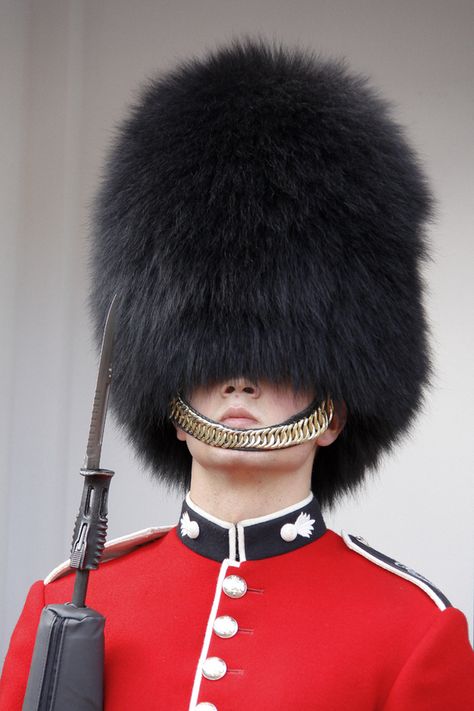 London England Photography, British Icons, British Guard, 4 July Usa, Changing Of The Guard, Coldstream Guards, The Crown Jewels, Grenadier Guards, Queens Guard