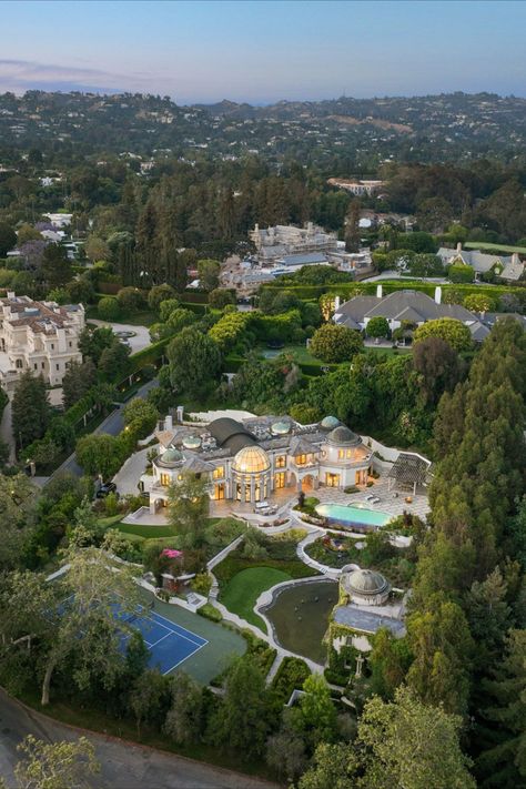 Want to be neighbors with the Playboy Mansion? It's gonna cost you $40 million. A palatial property that's just down the street from Hugh Hefner's famous home and around the corner from the Spelling Manor, L.A.'s one-time most expensive estate, is hitting the market with that hefty price tag—and it may be worth every penny. Mansion Neighborhood, Spelling Manor, Big Mansion, Texas Mansions, Celebrity Mansions, Trillion Dollars, Big Mansions, Playboy Mansion, Glass Staircase