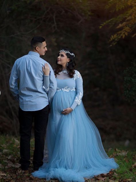 Baby Shower Poses, Pregnant Photoshoot Ideas, Maternity Shoot Dresses, Maternity Gown Photography, Maternity Shoot Outfit, Baby Bump Photoshoot, Maternity Dresses Photography, Maternity Photography Poses Outdoors, Maternity Photography Poses Couple