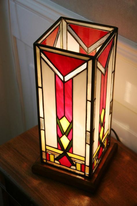 Tiffany Stained Glass Art, Lampe Art Deco, L'art Du Vitrail, Glass Lamp Base, Antique Tiffany, Tiffany Style Lamp, Tiffany Lamp, Tiffany Art, Tiffany Stained Glass