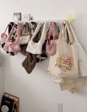 Sacs Tote Bags, Diy Vetement, White Room, Pretty Bags, Room Decorations, Mode Inspo, Cute Bags, Mode Vintage, Looks Vintage