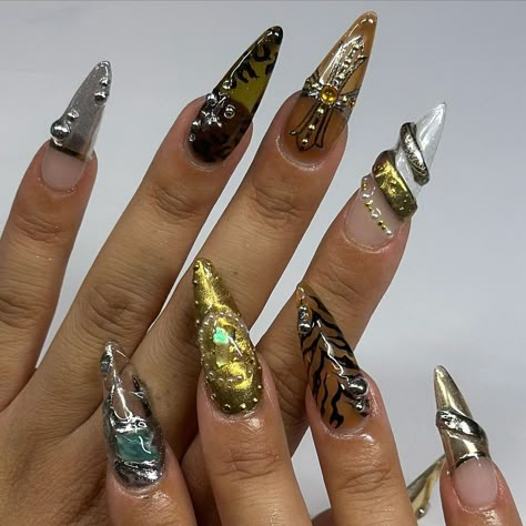 Coachella nails for @xoxocaitlin ✨⚜️ | Instagram Coachella Nails, Nessa Nails, Abstract Nails, Hippie Nails, Edgy Nails, Formal Nails, Cute Acrylic Nail Designs, Pretty Gel Nails, Coffin Shape Nails