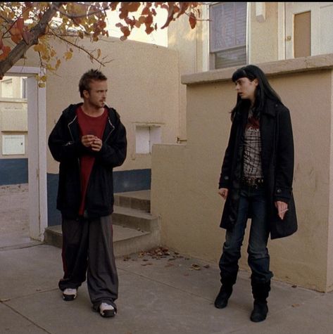 Jesse And Jane Outfits, Jessie Breaking Bad Costume, Jesse Pinkman Style Clothes, Jessie Pinkman Aesthetic, Jesse And Jane Costume, Jesse Pinkman And Jane, Jane And Jesse, Jesse Pinkman Outfit, Breaking Bad Halloween Costume