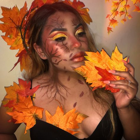 AUTUMN FAIRY MAKEUP  #makeup #makeuptutorial #makeupartist #makeupideas #mua #makeuptips #makeuplooks #beautymakeup #maquillaje #maquillage Autumn Fairy Makeup, Fall Fairy Makeup, Leaf Makeup, Autumn Witch, Autumn Fairy, Fairy Makeup, Sfx Makeup, Hair Shows, Fall Makeup