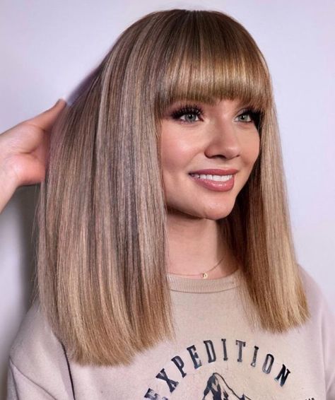 Thick Texturized Bangs Bang Types Chart, Texturized Bangs, Volume Bangs, Frankie Sandford Hair, Different Types Of Bangs, Western Hairstyles, Types Of Bangs, Thick Fringe, Heavy Bangs