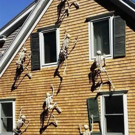 Diy Halloween House Decorations, Scary Halloween Decorations Outdoor Diy, Lawn Ghosts, Halloween Yard Decorations Diy, Halloween Decorations Outdoor Porch, Halloween Yard Displays, Scary Halloween Decorations Outdoor, Halloween Haunted House Decorations, Scary Halloween Decorations Diy