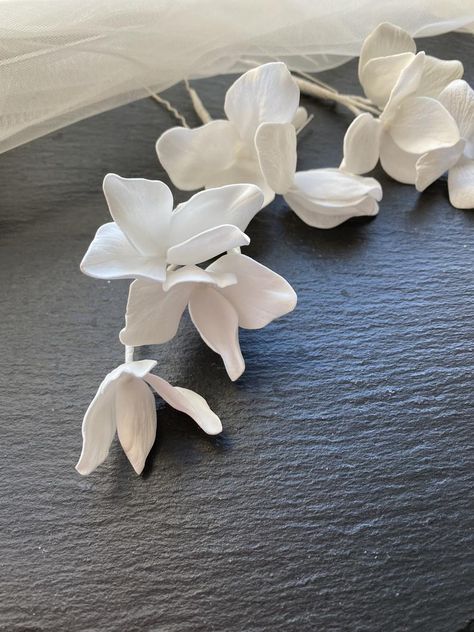 White Hair Flowers, White Bridal Flowers, Flower Wedding Hair, Couture Beading, Bridal Hair Flower, Floral Hair Vine, Floral Hair Pieces, Flower Comb, Crystal Hair Pins