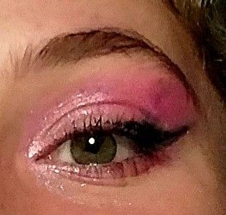 70s Makeup Pink, Pink Eyeshadow Aesthetic, Pink Glittery Eye Makeup, Pink Y2k Makeup, Doralee Rhodes, 1970’s Makeup, 90s Eye Makeup, Y2k Eyeshadow, Sadies Dance