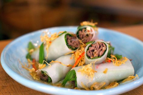 Rice Paper Wraps, Noodle Bowls Recipes, Rice Bowl Recipe, Rice Rolls, Sbs Food, Rice Bowls Recipes, Rice Noodle, Vietnamese Cuisine, Summer Rolls