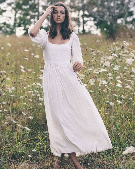 K A R A T H O M S su Instagram: "We have more Bellflowers made in our linen blend in Off white! Pre order now. Shipping out April." Cotton Wedding Dresses, Greta Dress, Paloma Dress, Audrey Dress, Cotton Wedding, Dreamy Dress, Feminine Outfit, Puffed Sleeves, Flowy Dress