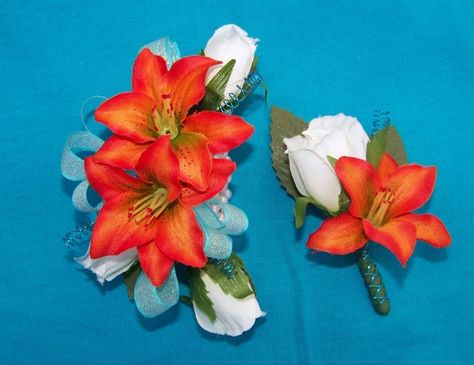 tiger lily corsage wedding | tiger lily & rose bout & wrist corsage | wed: my inspirations Tiger Lily Corsage, Lily Corsage, Wedding Decorating Ideas, Tiger Lily Wedding, Lily Boutonniere, Wrist Corsage Wedding, Homecoming Corsage, Boutonnieres Prom, Wedding Decorating