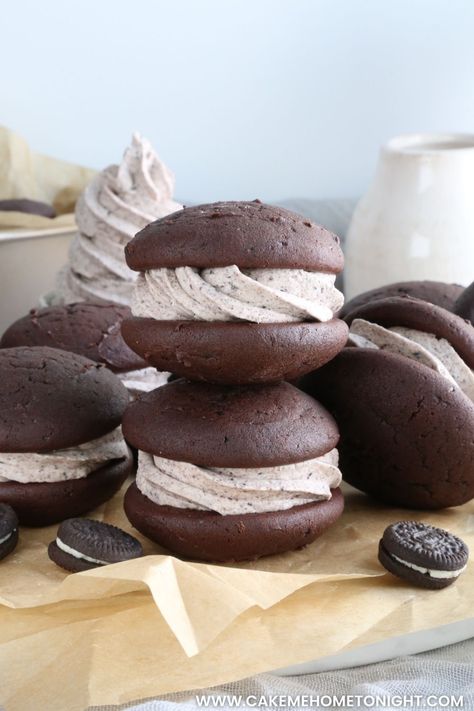 Soft and cakey chocolate cookies filled with cookies and cream buttercream frosting. Homemade Whoopie Pies, Cookies And Cream Buttercream, Whoopi Pies, Whoopie Pies Recipe, Cake Me Home Tonight, Whoopee Pie, Boiled Dinner, Whoopie Pie Recipe, Chocolate Whoopie Pies