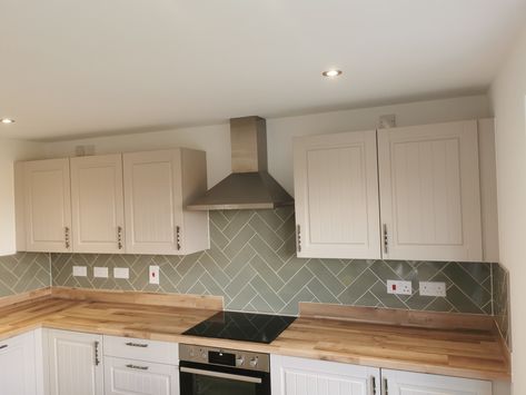 Sage Green Herringbone Kitchen Tile, White Kitchen Sage Tiles, Sage Green Kitchen Tiles Backsplash, Splashback Ideas For White Kitchen, Sage Tiles Kitchen, Beige Green Kitchen, White Kitchen Green Tiles, Sage Green Kitchen Tiles, Sage Green And Cream Kitchen