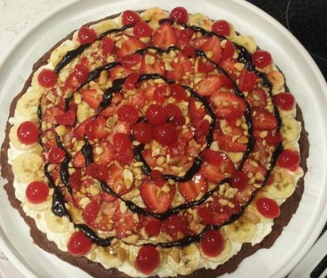 I got this recipe at a Pampered Chef party many years ago. It is absolutely wonderful. Pampered Chef Desserts, Fruit Pizza Bar, Brownie Pizza, Pizza Sugar Cookie, Fruit Pizza Sugar Cookie, Mini Hamburgers, Pampered Chef Party, Fruit Pizza Recipe, Chef Party