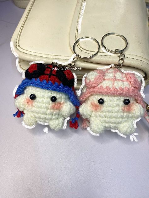 Couple Crochet Keychain Ideas, Couple Keychain Crochet Ideas, Couple Crochet Ideas, Couple Crochet Keychain, Matching Crochet Keychains, Crochet Couple, Couple Crochet, Couple Keychains, Keychain Couple