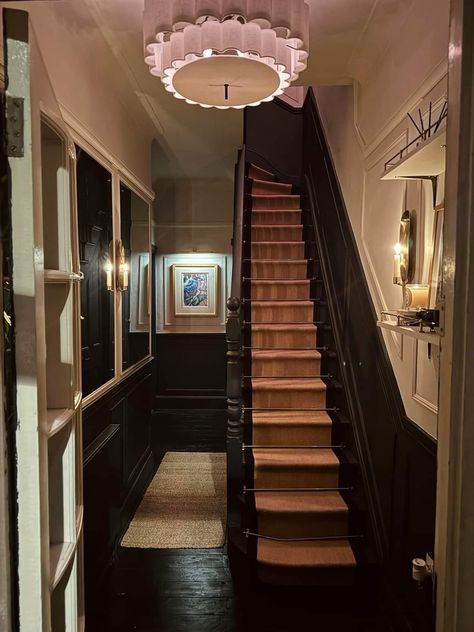 Tall Stairwell Decor, Dark Hallway Decorating, Dark Staircase, Black Staircase, Painted Staircases, Hallway Colours, Dark Hallway, House Staircase, Apartment Entryway