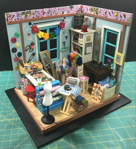 Rolife Miniature, Valentines Day Bags, Dolls House Shop, Doll Furniture Diy, Doll House Crafts, Dollhouse Miniatures Diy, Popsicle Stick Crafts, Miniature Rooms, Miniature Diy