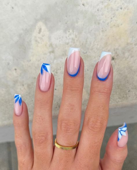 Nail inspiration #nails #nailinspo #nailipiration #clickclack #claws #stilettonails #frenchtips #ballerinanails #coffinnails #almondnails #lipsticknails #naturalnails #gelpolish #nailpolish #mattepolish Summer Nails With Blue, Nails With Blue Flowers, Nails Vacay, Greece Nails, Nails With Blue, Cruise Nails, 2023 Nail, Trendy Nail Designs, Puppy Wallpaper