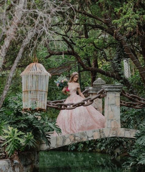 Xv Pictures Ideas, Filipino Debut, Quince Picture Ideas, Quinceañera Photoshoot Ideas, Quince Photoshoot Ideas, Pre Debut Photoshoot, Quince Pictures, Sweet 16 Pictures, Xv Ideas