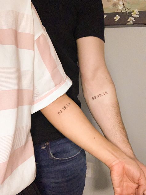 Wedding Date Tattoos, Mutterschaft Tattoos, Dr Tattoo, Birthdate Tattoo, Wife Tattoo, Cute Couple Tattoos, Small Couple Tattoos, Couple Tattoos Unique, Date Tattoos