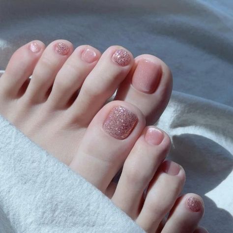 Hot Summer Toe Nail Korean Pedicure Ideas, Glitter Toe Nails, Simple Toe Nails, Feet Nail Design, Foot Nail, Pretty Toe Nails, Hello Nails, Summer Toe Nails, Cute Toe Nails