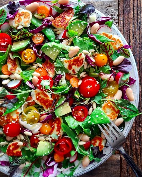 Halloumi Rainbow Salad #feedfeed #recipe #recipes #salad #salads #entertaining #easylunch #lunch Layered Salad Recipes, Halloumi Salad, Rainbow Salad, Grilled Halloumi, Layered Salad, Quinoa Salad Recipes, Cheesecake Cupcakes, Dessert Salads, Grilled Corn