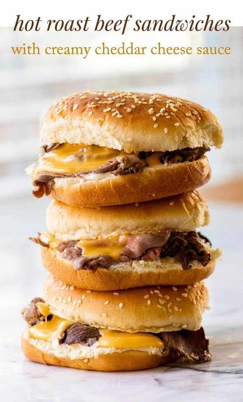 Hot roast beef sandwiches with a super easy microwave cheddar cheese that is so smooth and creamy! Recipes Sliders, Roast Sandwiches, Hot Roast Beef Sandwiches, Party Sliders, Sliders Recipes, Beef Sandwich Recipes, Roast Beef Sandwich, Hawaiian Roll, Fajita Vegetables