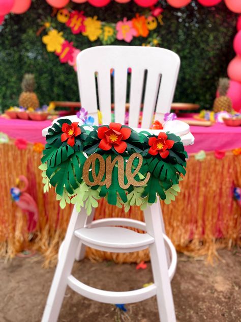 Moana 1st Birthday Party Ideas Decoration, Hawaii 1st Birthday Party, Moana Theme 1st Birthday Party, Hawaiian Themed First Birthday Party, First Birthday Hawaiian Theme, Hawaiian One Year Old Party, Moana Theme First Birthday Party, 1st Luau Birthday Party, Hawaiian 1st Birthday Party Girl