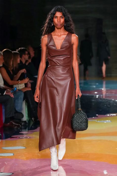 Runway Fashion Couture, Trends 2023, Fashion Couture, Spring Summer 2023, Runway Collection, Formal Looks, Fashion Weeks, Spring 2023, Leather Dress