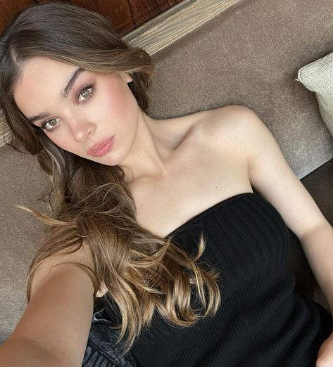 hailee steinfeld (@haileesteinfeld) | Instagram Hailee Steinfeld Hair, Alessia Cara, Kate Bishop, Emily Dickinson, Hailee Steinfeld, American Actress, Actors & Actresses, Balayage, Spiderman