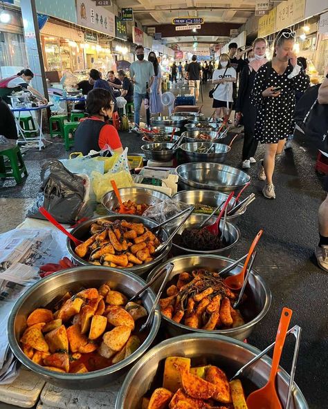 Gwangjang Market Seoul: Traditional Foods to Try in 2024 Gwangjang Market, Seoul Night, Foods To Try, Street Food Market, Turkish Food, Best Street Food, Night Market, Turkish Recipes, Food Market