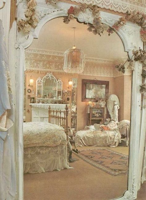 Beautiful Romantic Shabby Chic Bedroom Shabby Chic Bedrooms Romantic, Shabby Chic Bedrooms Decorating Ideas, Shabby Chic Romantico, Shabby Chic Romantic Bedroom, Camera Shabby Chic, Shabby Chic Decor Bedroom, Decoration Shabby, Cottage Shabby Chic, Chic Bedroom Decor