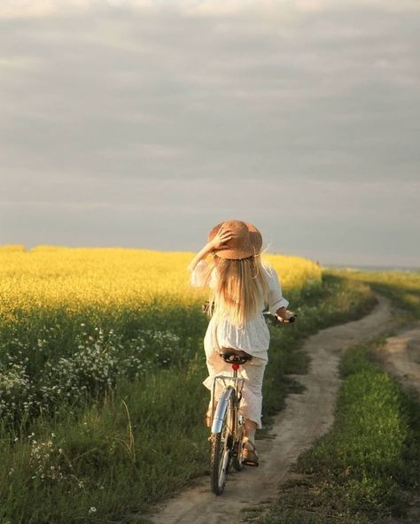 Bicycle Photoshoot, Bike Aesthetic, Go Ride, Retro Bicycle, Flower Photoshoot, Bike Photoshoot, Girls On Bike, Summer Heels, Bicycle Girl