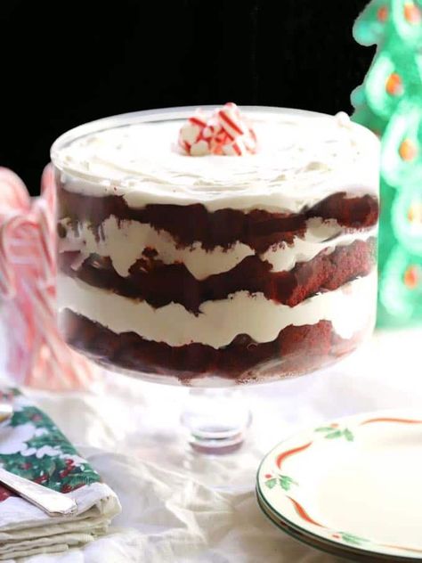 Easy Christmas Red Velvet Cake Trifle Recipe Christmas Red Velvet Cake, Easy Christmas Party Food, Red Velvet Trifle, Christmas Dinner Menu Ideas, Cake Trifle, Christmas Red Velvet, Easy Christmas Party, Christmas Trifle, Fancy Desserts Recipes