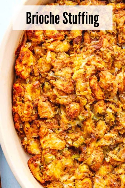 Best Bread For Stuffing, Brioche Stuffing, How To Clean Leeks, Holiday Stuffing, Vegetarian Stuffing, Stuffing Ingredients, Dry Bread, Casserole Set, Thanksgiving Stuffing