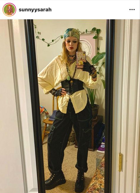 Fairycore Outfit Masculine, Fairy Costume For Men, Masc Ren Faire Outfits, Nonbinary Ren Faire, Masc Ren Fair Outfit, Ren Faire Men, Ren Faire Outfits Men, Pirate Costume Man, Forest Fairy Aesthetic Clothes