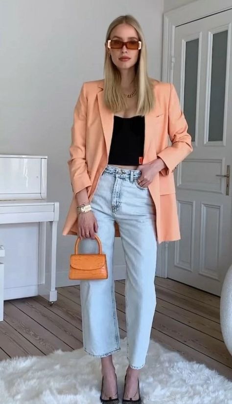 Peach Blazer Outfit, Coral Blazer Outfit, Pantone 2024, Peach Jeans, Color Durazno, Color Melon, Outstanding Outfits, Spring Inspo, Jean Jacket Outfits