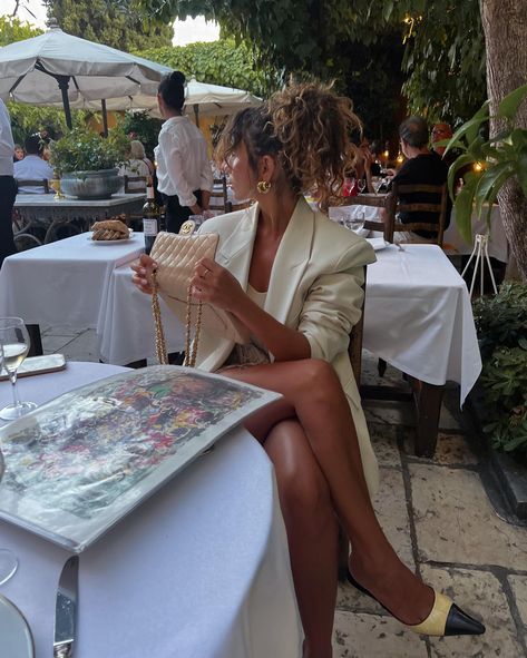 I live for art and gastronomy | Instagram Luxury Influencer, Sick Fits, Classy Going Out Outfits, Fashion Overalls, City Summer, Super Rich Kids, Vacay Outfits, Casual Night Out, 90s Fashion Outfits