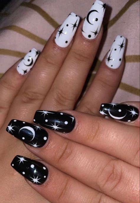 Mat Black Nails, Fall Season Nails Colors, Fall Season Nails, New Years Nails, Season Nails, Eye Nail Art, Art Designs Ideas, Summer Nail Designs, Punk Nails