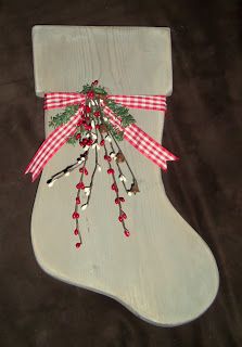 Full Circle Creations: Wooden stocking... Wooden Stockings Christmas, Stocking Decorating, Wooden Christmas Stocking, Wooden Stocking, Stocking Template, Large Christmas Wreath, Decorated Stockings, Christmas Decs, Vintage Christmas Crafts