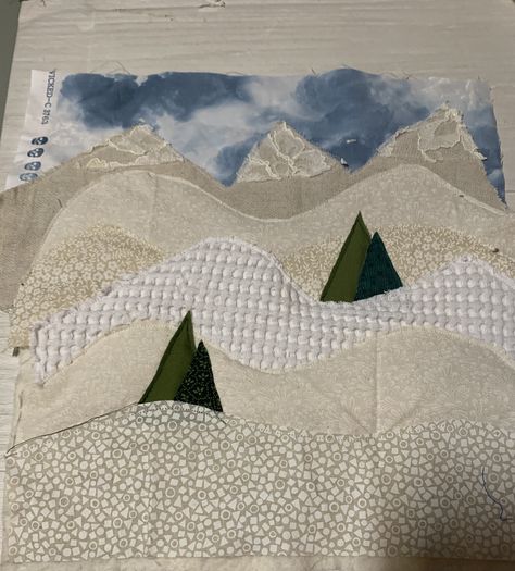 DIY How to Make a Quilted Whimsical Winter Landscape Fabric Art Piece Winter Textiles, School Decoration, Landscape Art Quilts, Christmas Landscape, Farmhouse Crafts, Landscape Quilts, Quilt Batting, Landscape Fabric, Winter Fabric